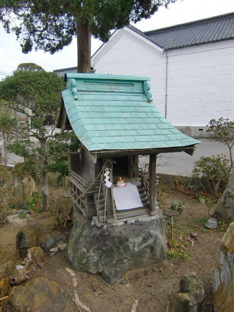 氏神様のお宮の屋根を塗りました。: ～ ゆかこのハンドメイド＊ライフ ～